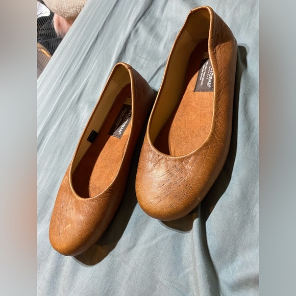 Manitobah Mukluks Slip on Flats - Picture 2 of 6